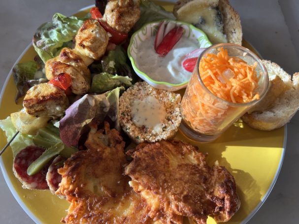 Assiette repas en terrasse Assiette repas complète
